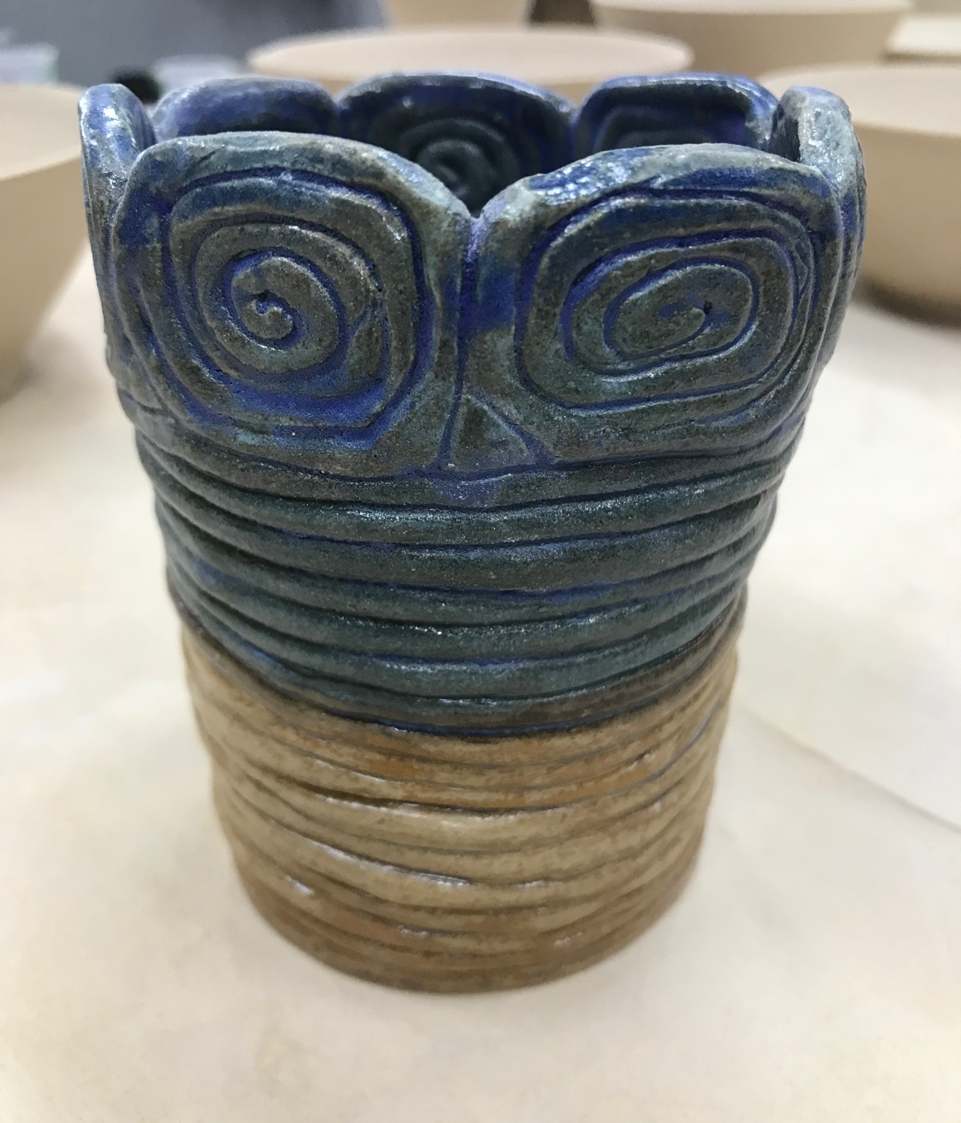 土條圈泥盤築示範教具：藍釉渦紋罐