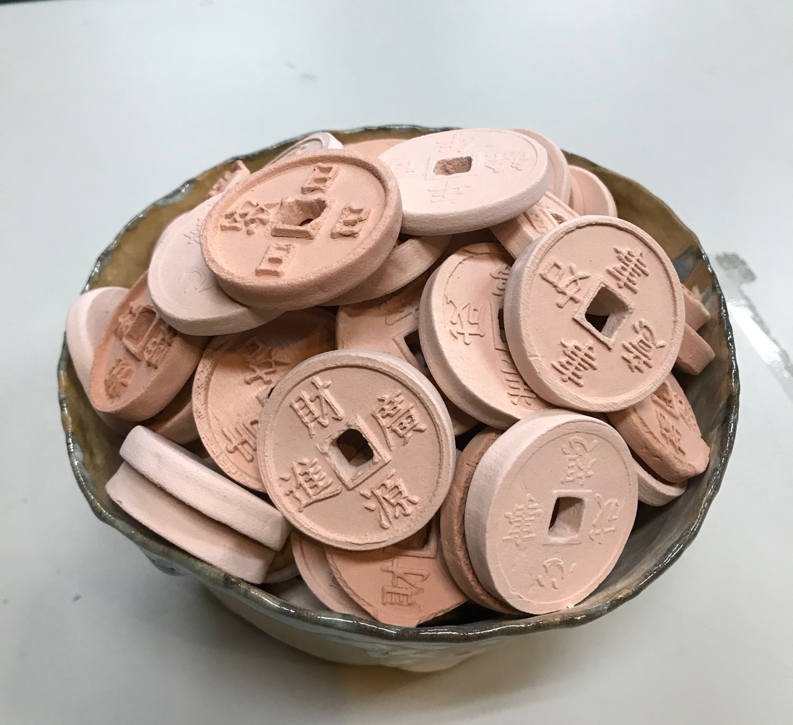 手壓模成形示範教具：錢幣浮雕