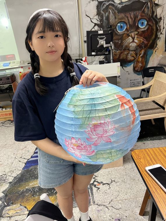 學生作品：親手彩繪的燈籠，把設計畫進生活物件