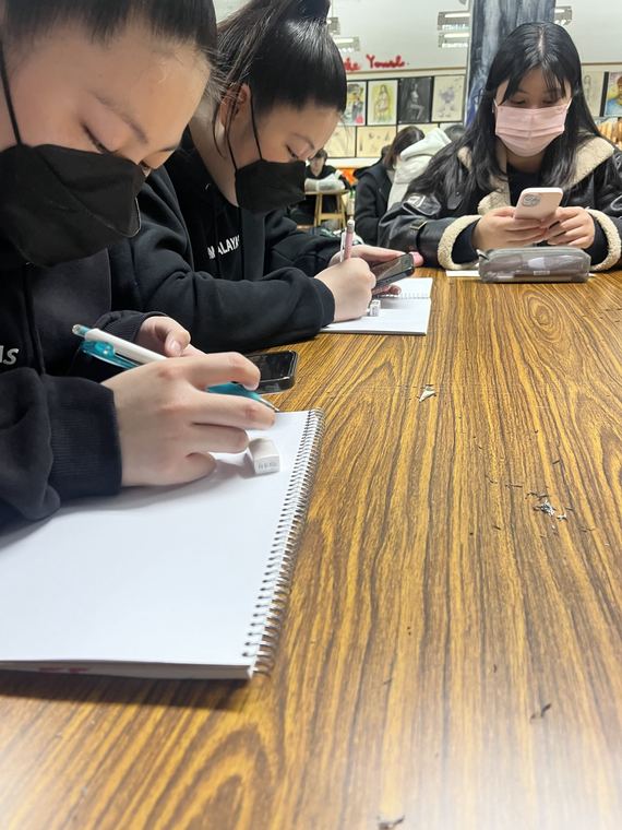線稿練習：在素描本上一筆一筆建立造形